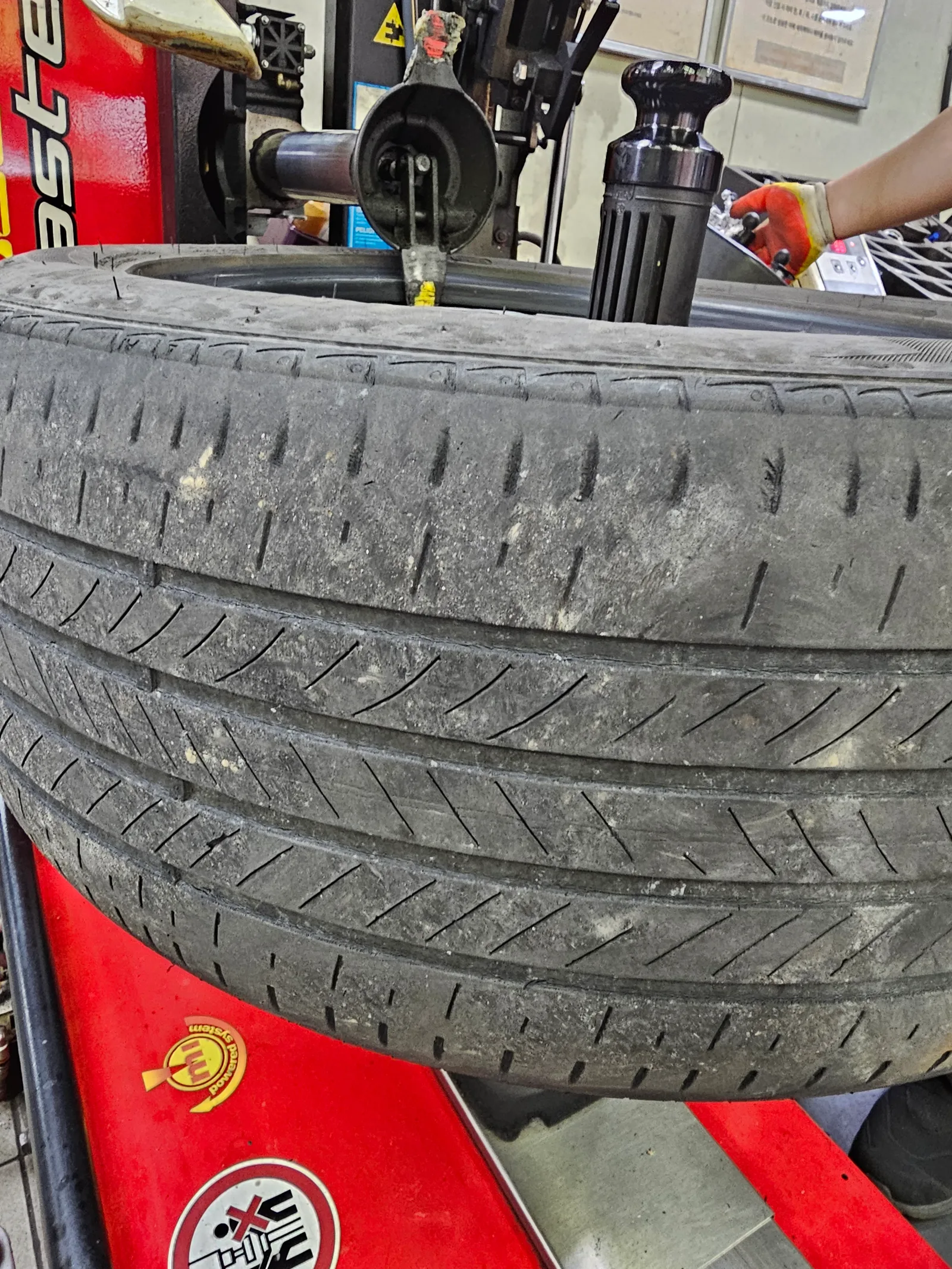 쏘나타 215/55R17 한국타이어 벤투스 s2as 교체 전 타이어 마모 상태