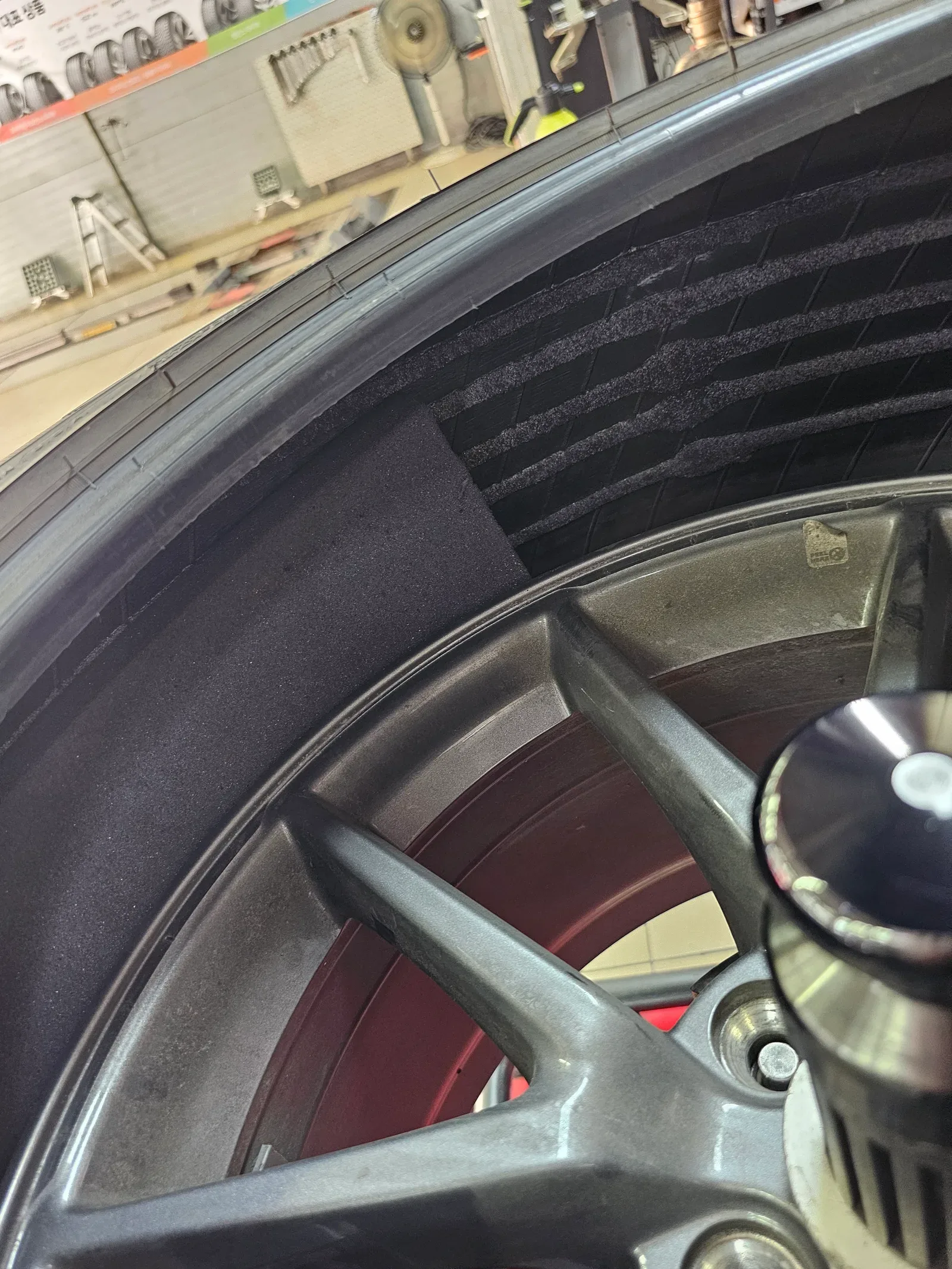 테슬라 모델3 235/45R18 한국타이어 아이온 에보 AS 타이어 장착 완료 사진 11
