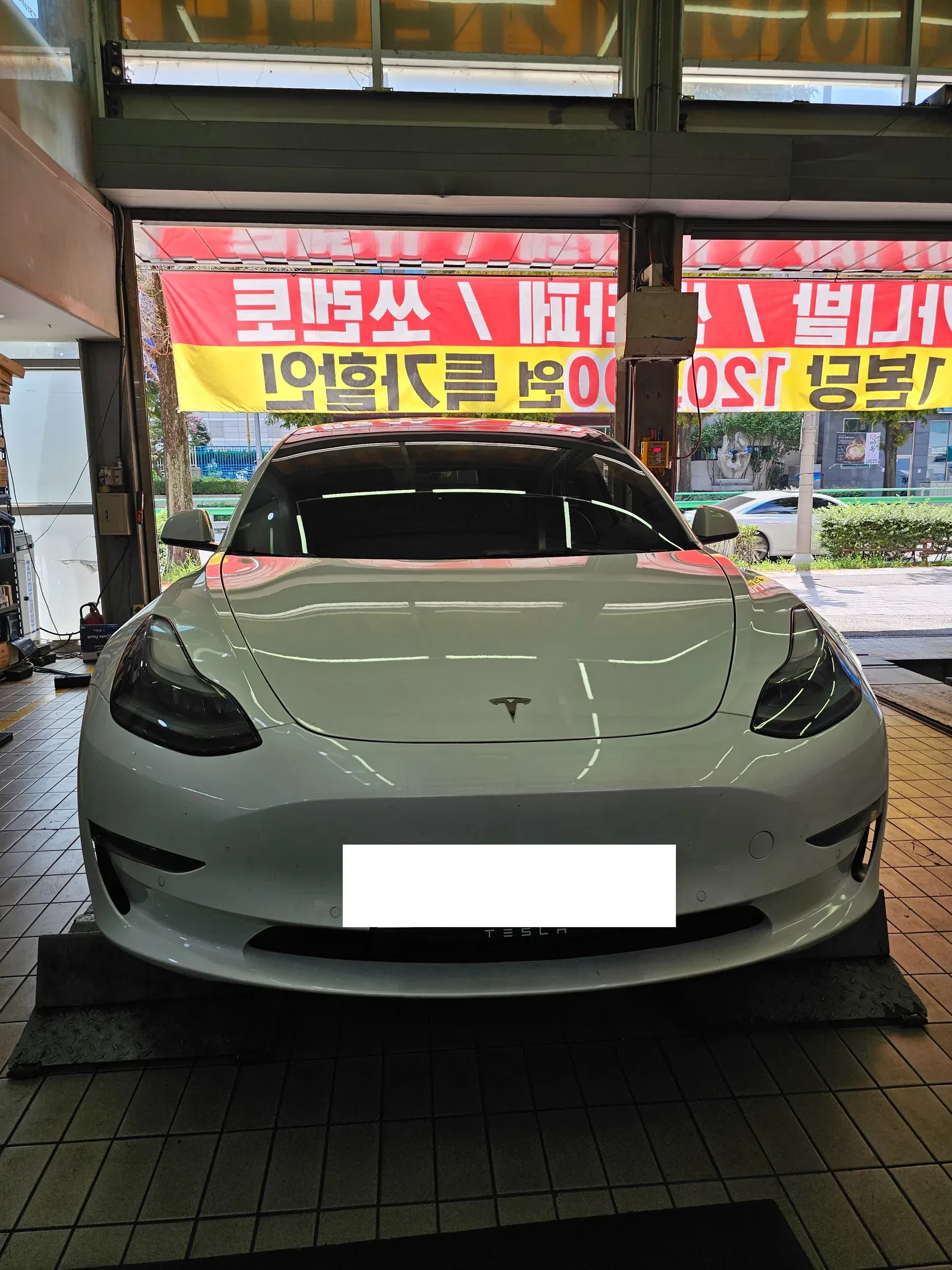 테슬라 모델3 235/45R18 한국타이어 아이온 에보 AS 타이어 장착 완료 사진 1