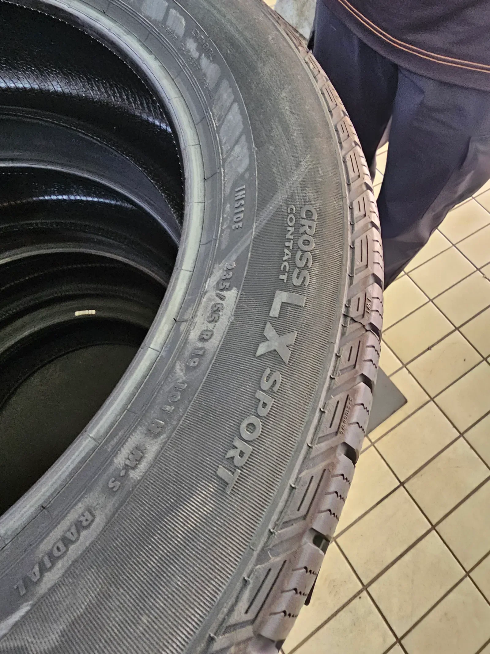 기아 쏘렌토 하이브리드 235/55R19 콘티넨탈 크로스콘택 LX 스포츠 타이어 장착 완료 사진 4