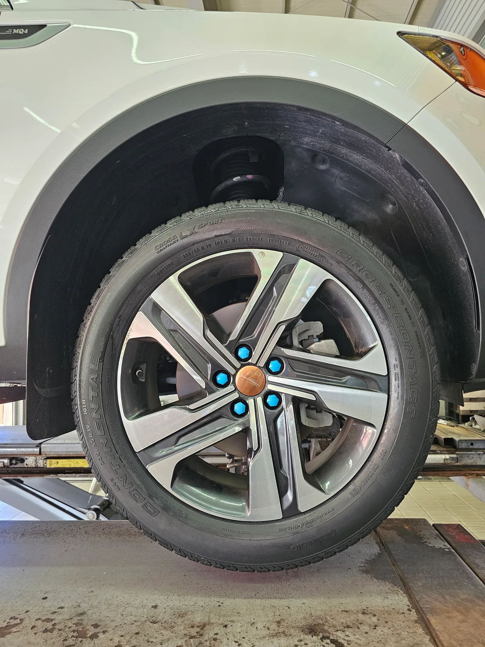 기아 쏘렌토 하이브리드 235/55R19 콘티넨탈 크로스콘택 LX 스포츠 타이어 장착 완료 사진 11