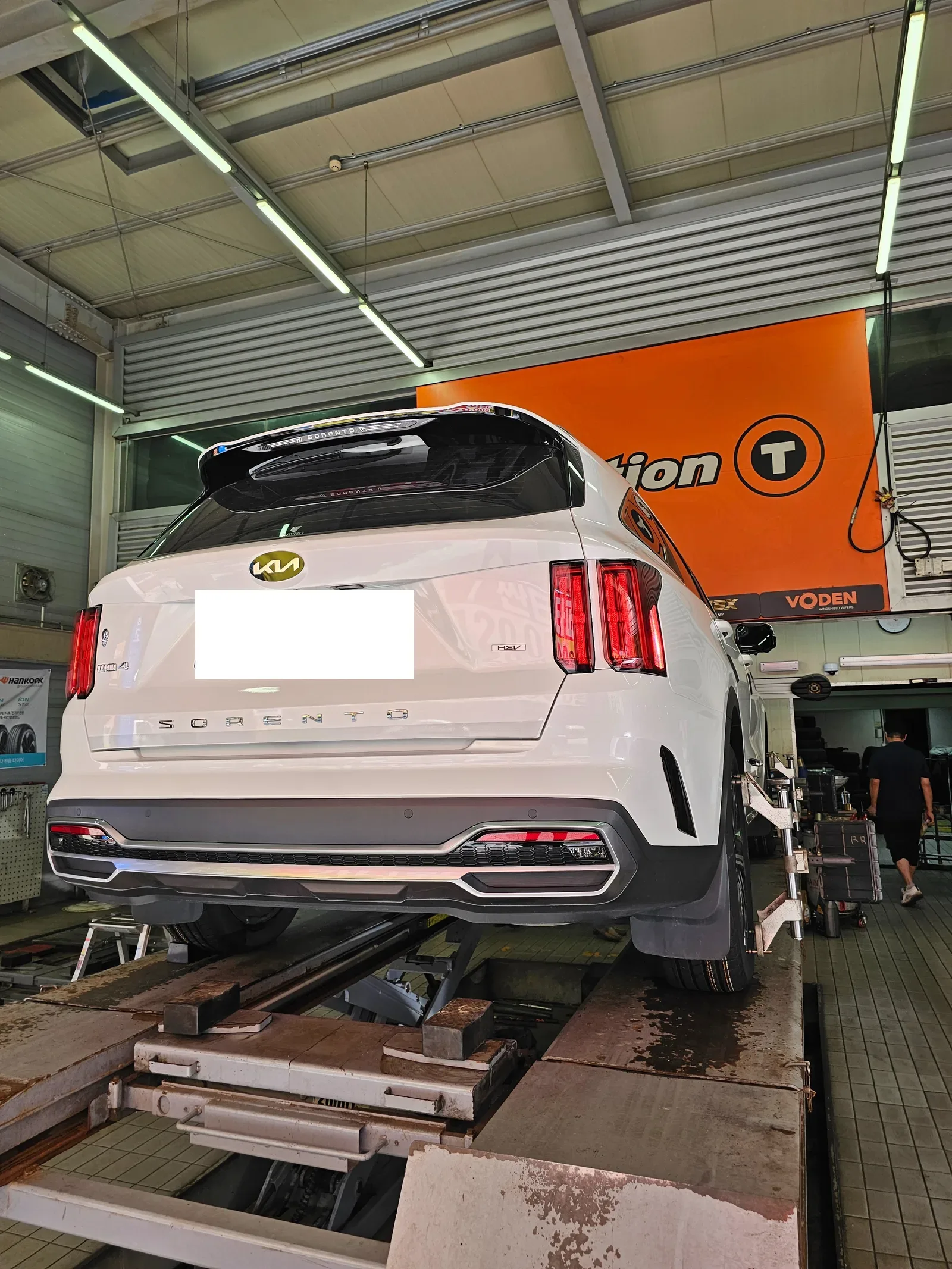 기아 쏘렌토 하이브리드 235/55R19 콘티넨탈 크로스콘택 LX 스포츠 타이어 장착 완료 사진 12