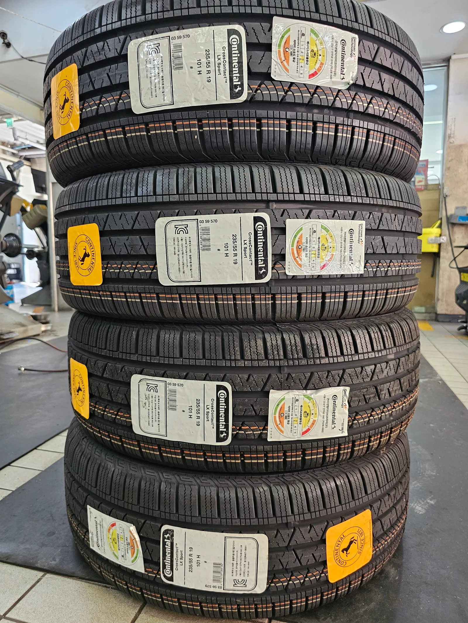 기아 쏘렌토 하이브리드 235/55R19 콘티넨탈 크로스콘택 LX 스포츠 타이어 장착 완료 사진 2