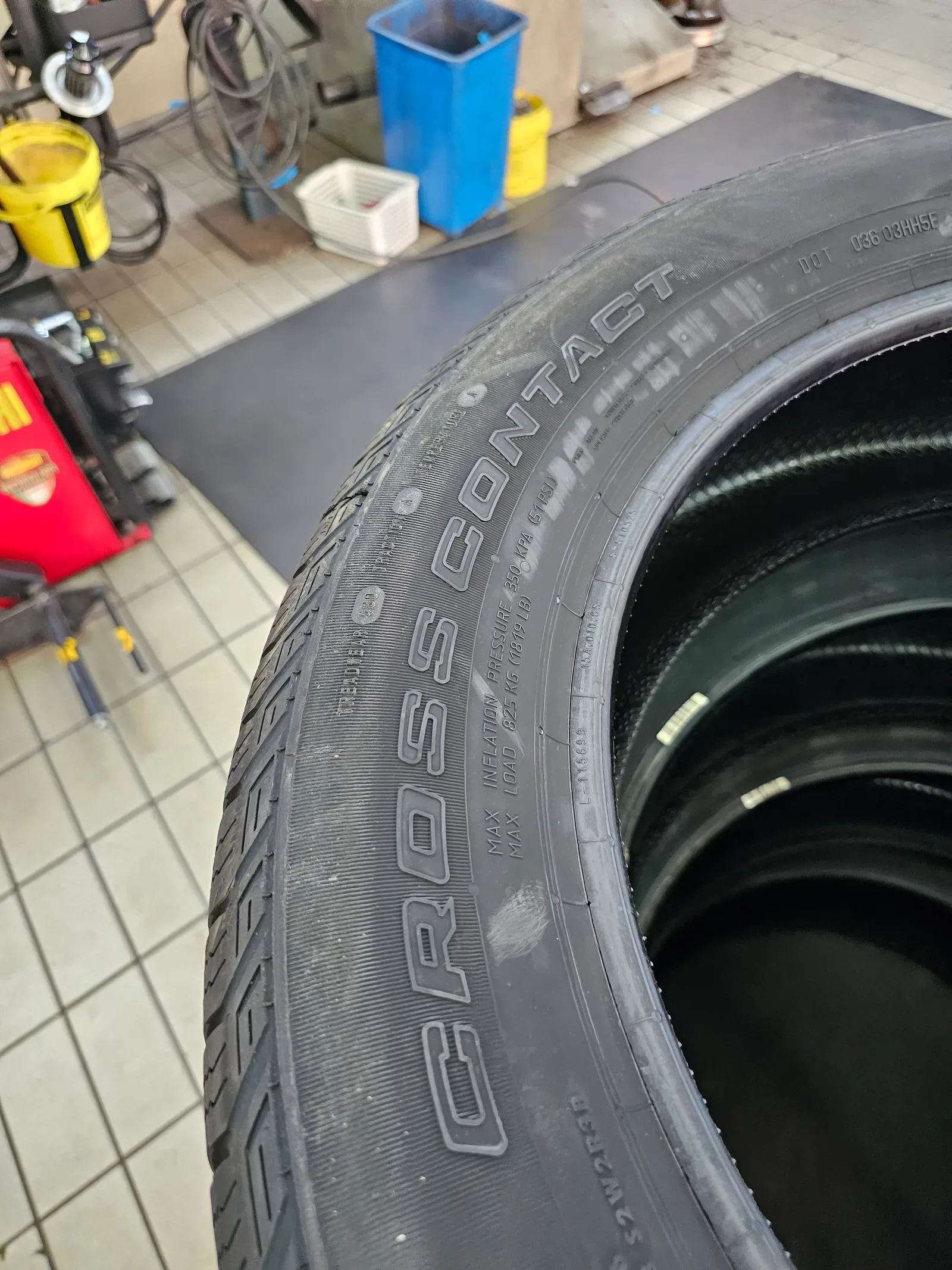 기아 쏘렌토 하이브리드 235/55R19 콘티넨탈 크로스콘택 LX 스포츠 타이어 장착 완료 사진 3