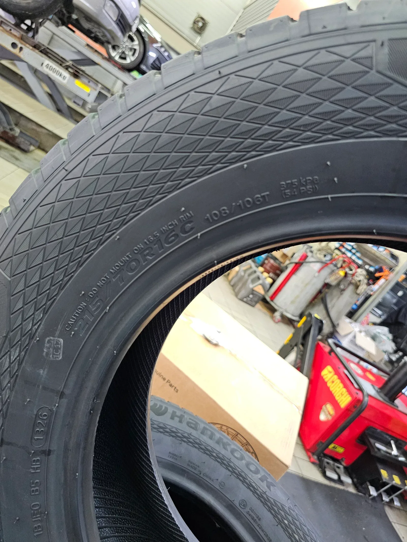 현대 스타렉스 215/70R16C 한국타이어 밴트라 트랜짓 타이어 장착 완료 사진 7