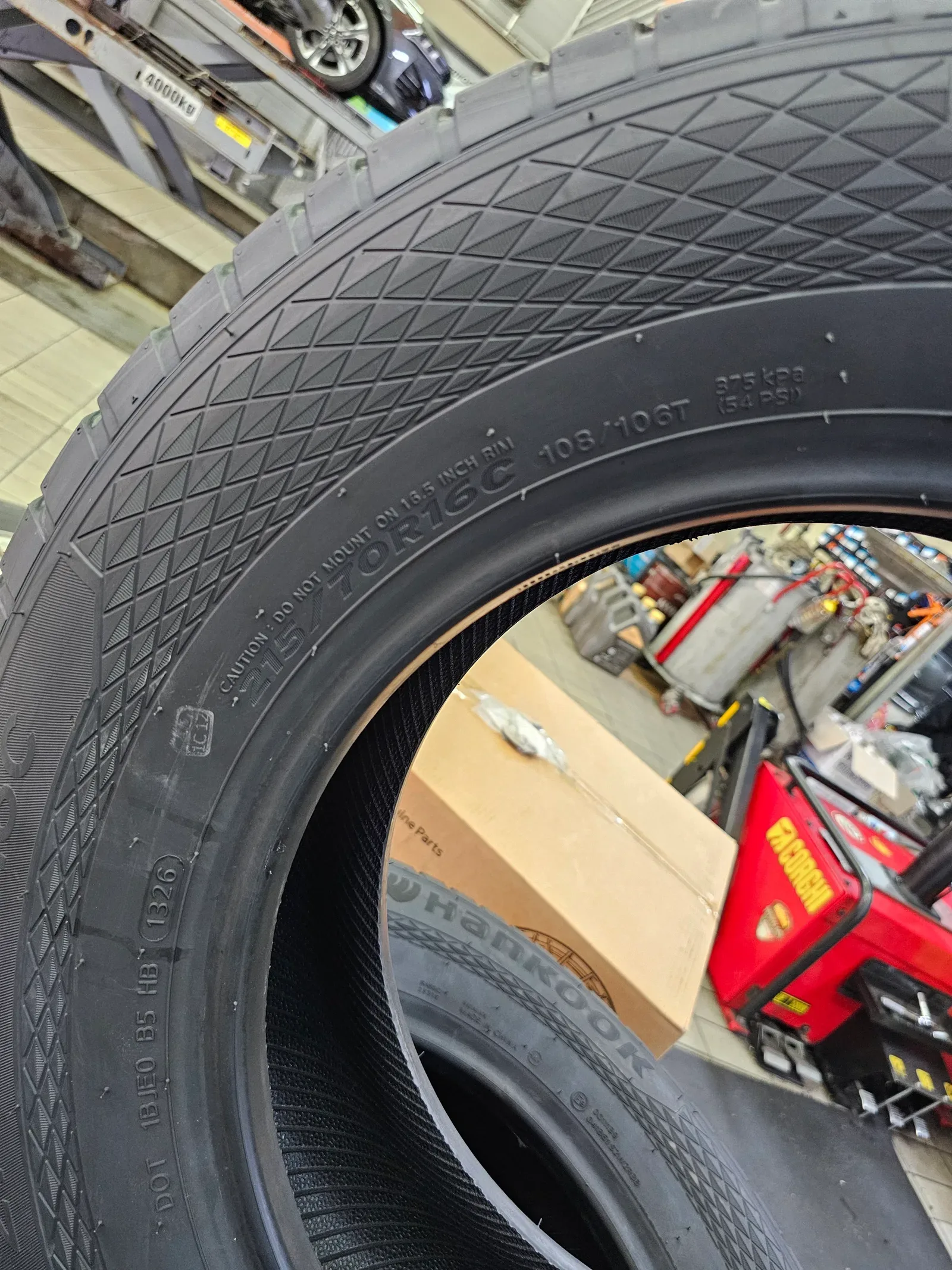 현대 스타렉스 215/70R16C 한국타이어 밴트라 트랜짓 타이어 장착 완료 사진 8