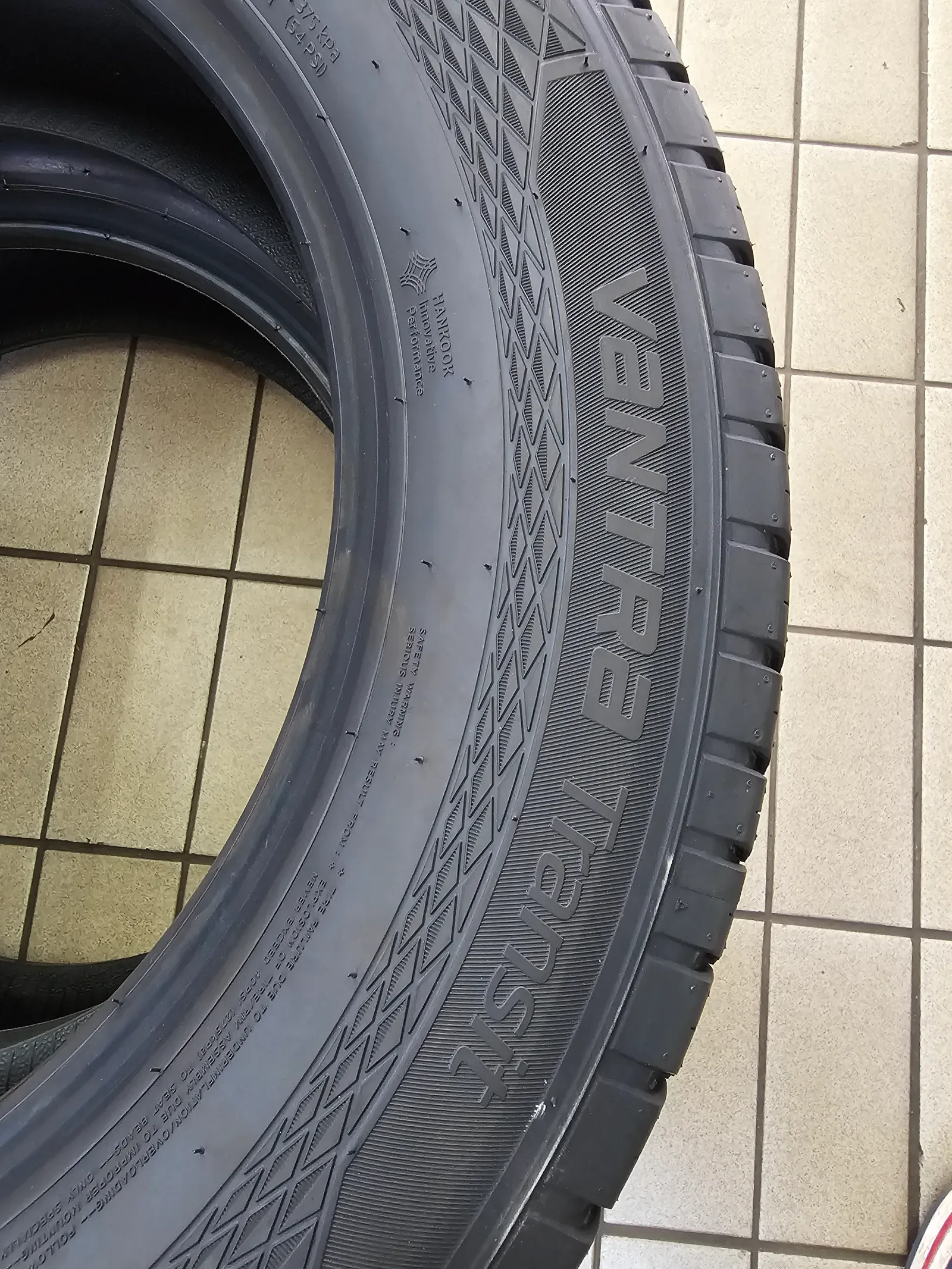 현대 스타리아 215/65R17C 6PR 한국타이어 밴트라 트랜짓 타이어 장착 완료 사진 4