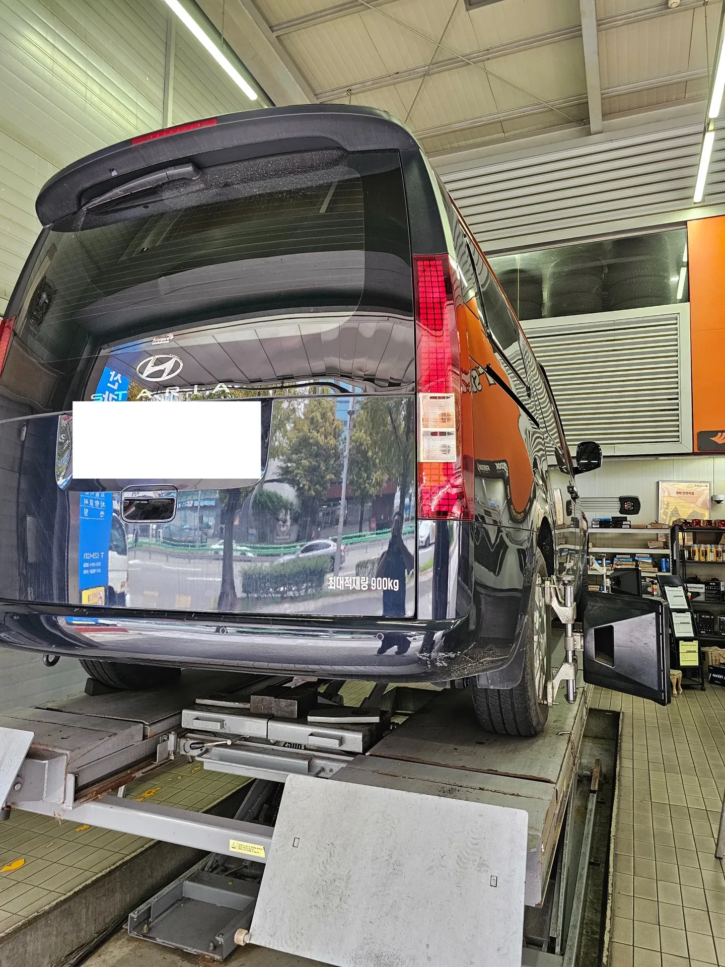 현대 스타리아 215/65R17C 6PR 한국타이어 밴트라 트랜짓 타이어 장착 완료 사진 11
