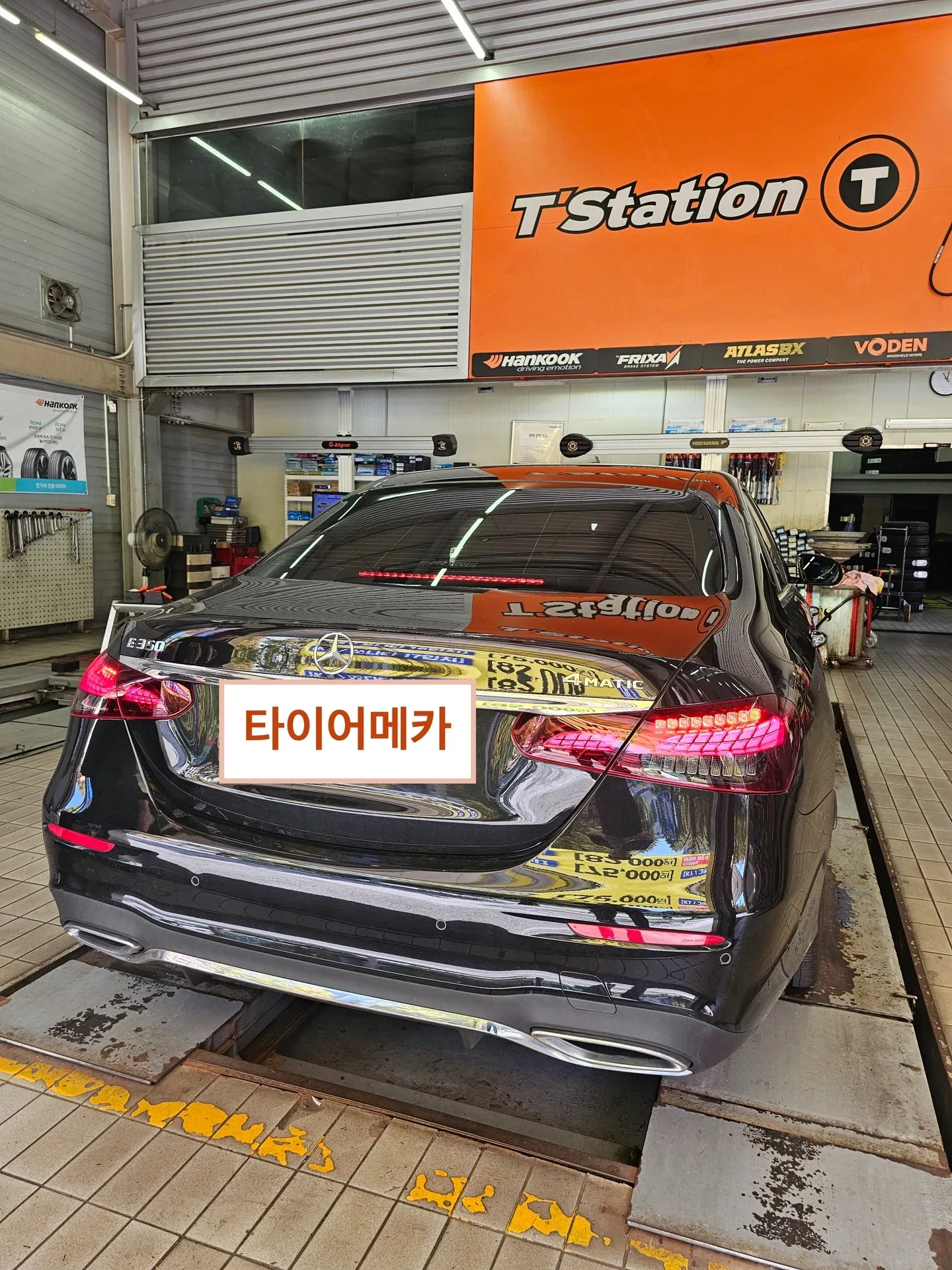 벤츠 E350 4MATIC 245/35R20 리프트에 올린 E350 뒷모습