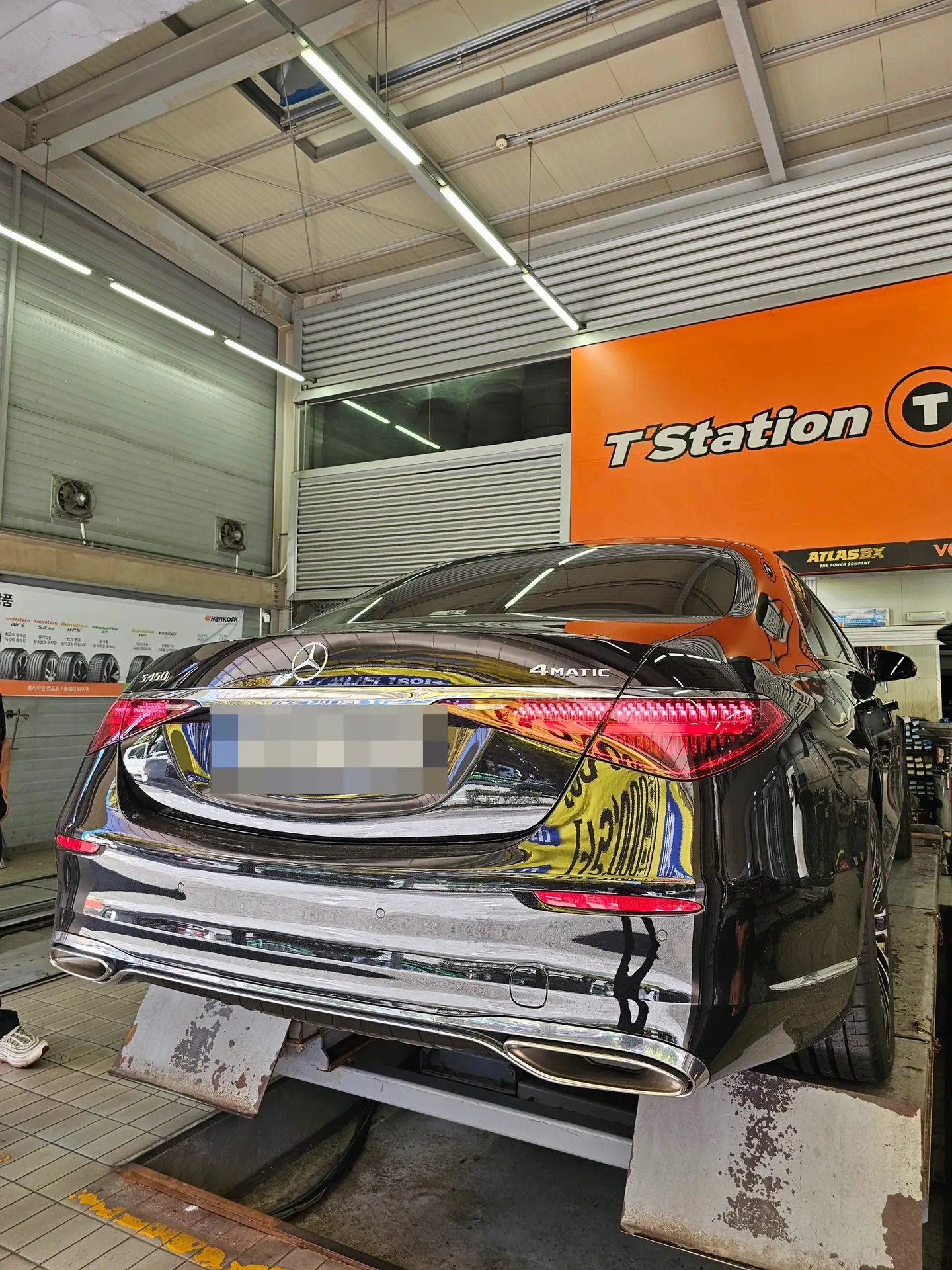 벤츠 S클래스 S450 255/40R20 입고 후면 S450 4MATIC 엠블럼