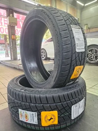 벤츠 CLS 245/40R19 세워 놓은 콘티넨탈 신품 2본