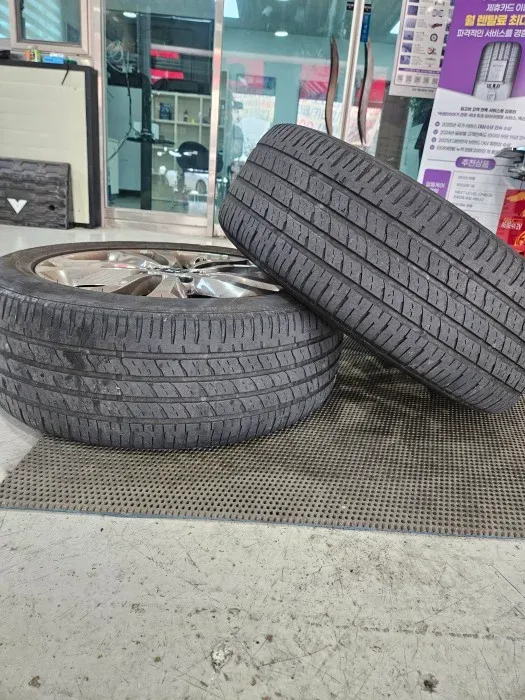 기아 카니발 235/55R19 탈거한 헌 타이어 2본