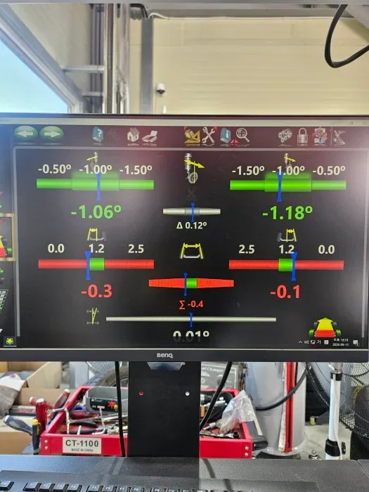 기아 카니발 235/55R19 얼라인먼트 조정 전 토값 빨강