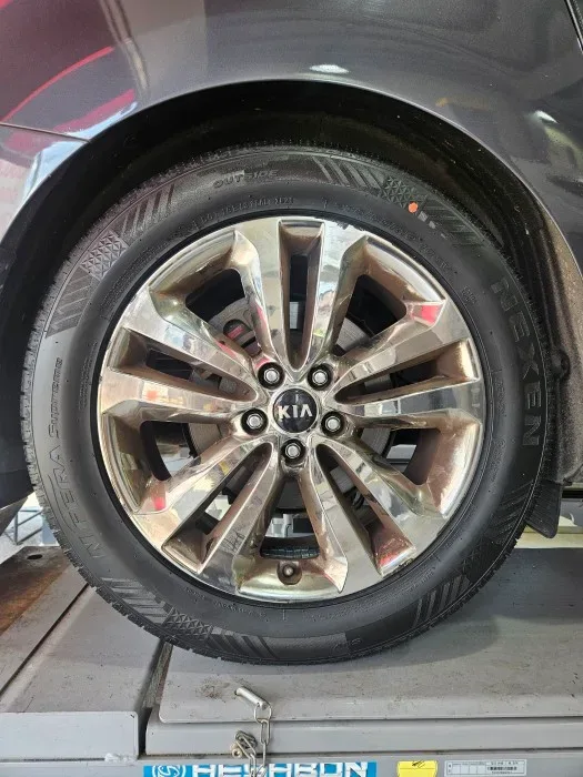 기아 카니발 235/55R19 장착 끝낸 19인치 순정 휠