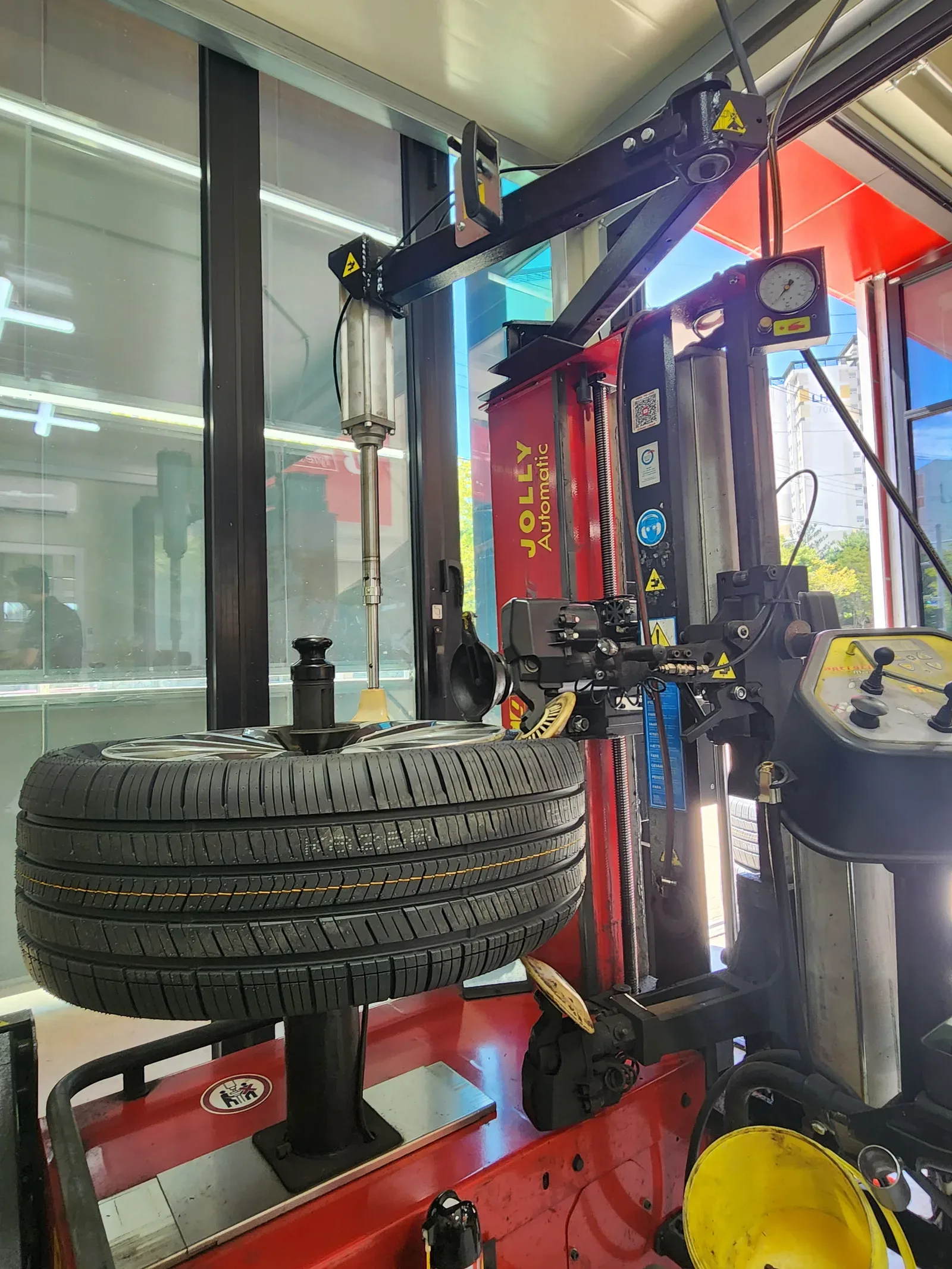 현대 그랜저 HG 245/45R18 터치리스 탈착기에 올린 그랜저 18인치 휠