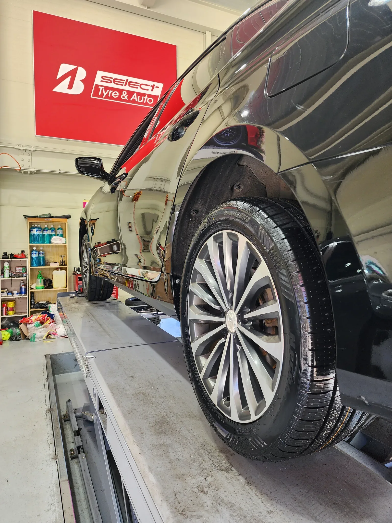현대 그랜저 HG 245/45R18 타이어교체를 마친 그랜저 HG 18인치 휠
