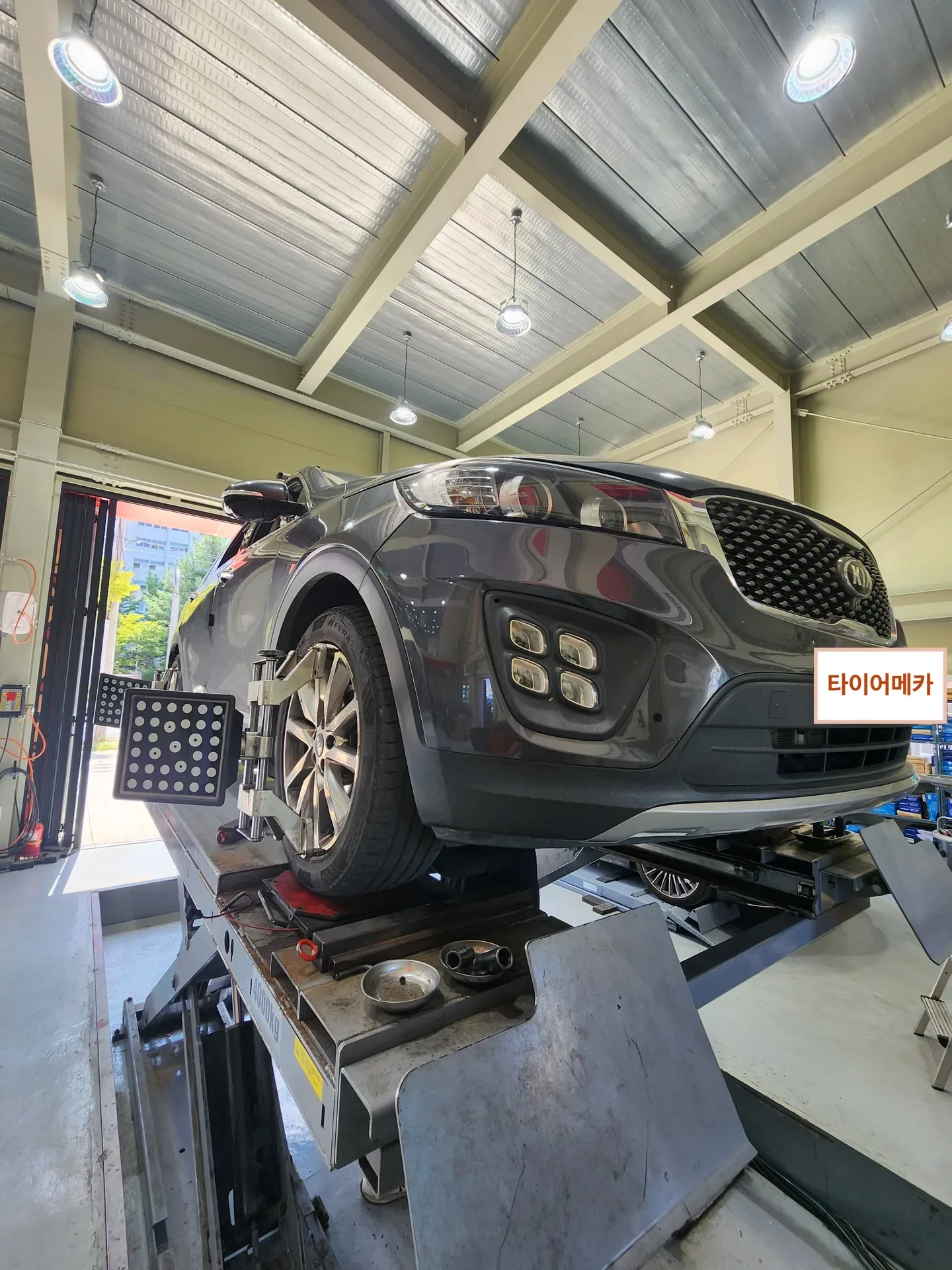 기아 쏘렌토 235/55R19 얼라인먼트 타깃을 건 쏘렌토 앞바퀴