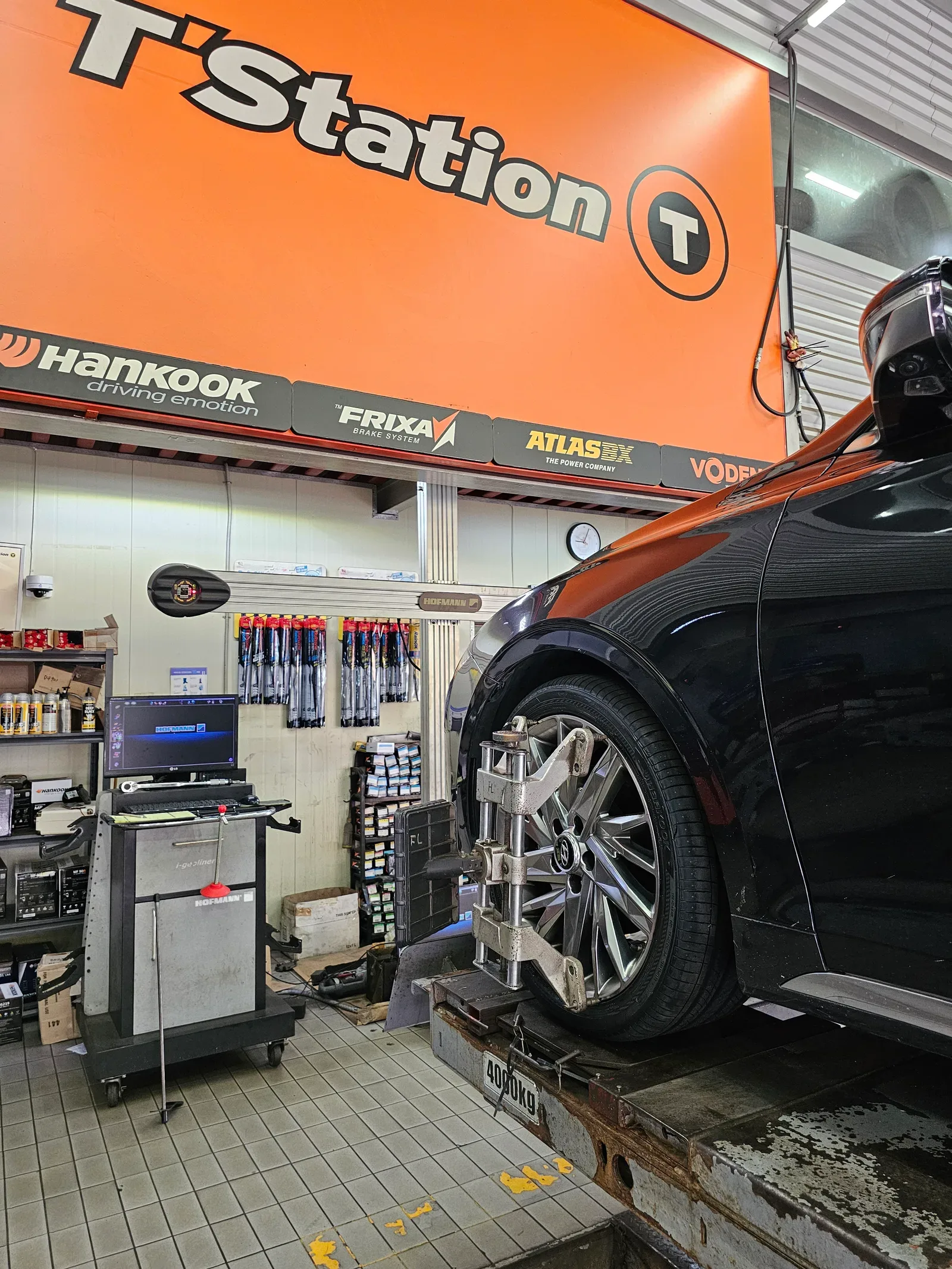 제네시스 G90 245/45R19 · 275/40R19 얼라인먼트 리프트 위 앞바퀴 타깃판