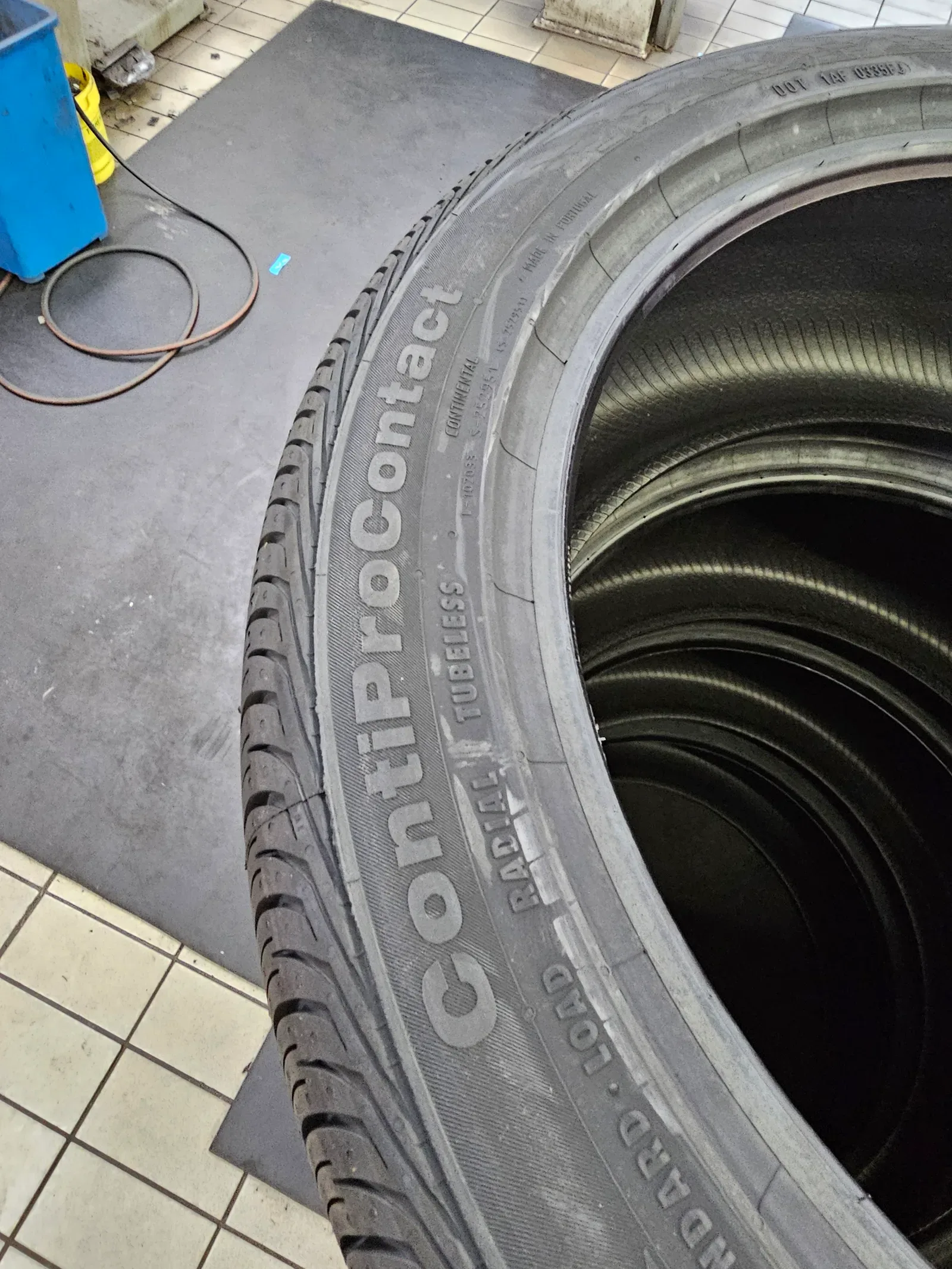 기아 K9 245/45R19 · 275/40R19 새 타이어 옆면 ContiProContact 각인
