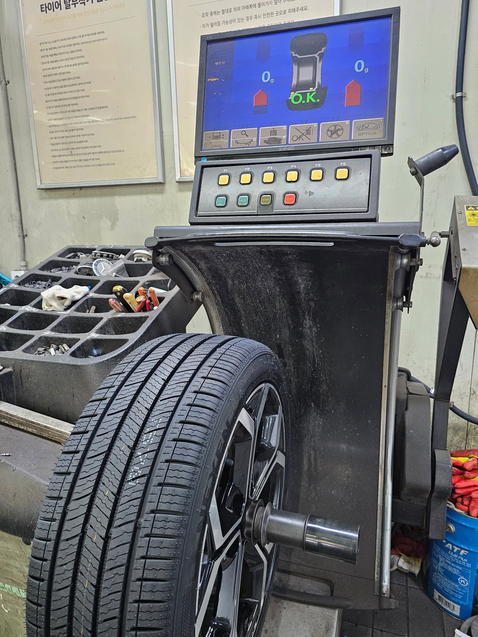 기아 니로 하이브리드 225/45R18 밸런스 조정 후 0g O.K. 표시