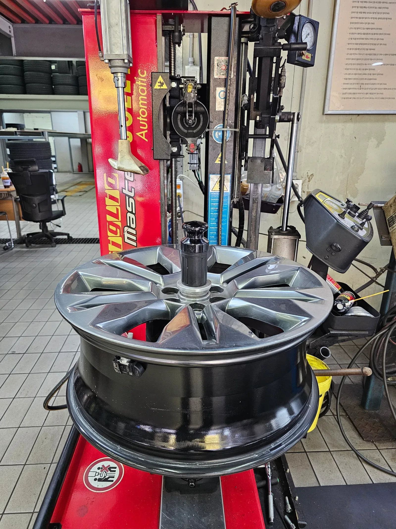 기아 모하비 265/50R20 타이어 벗겨 낸 20인치 순정 휠
