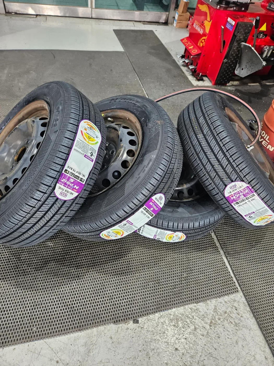 현대 베뉴 185/65R15 타이어를 분리한 15인치 휠