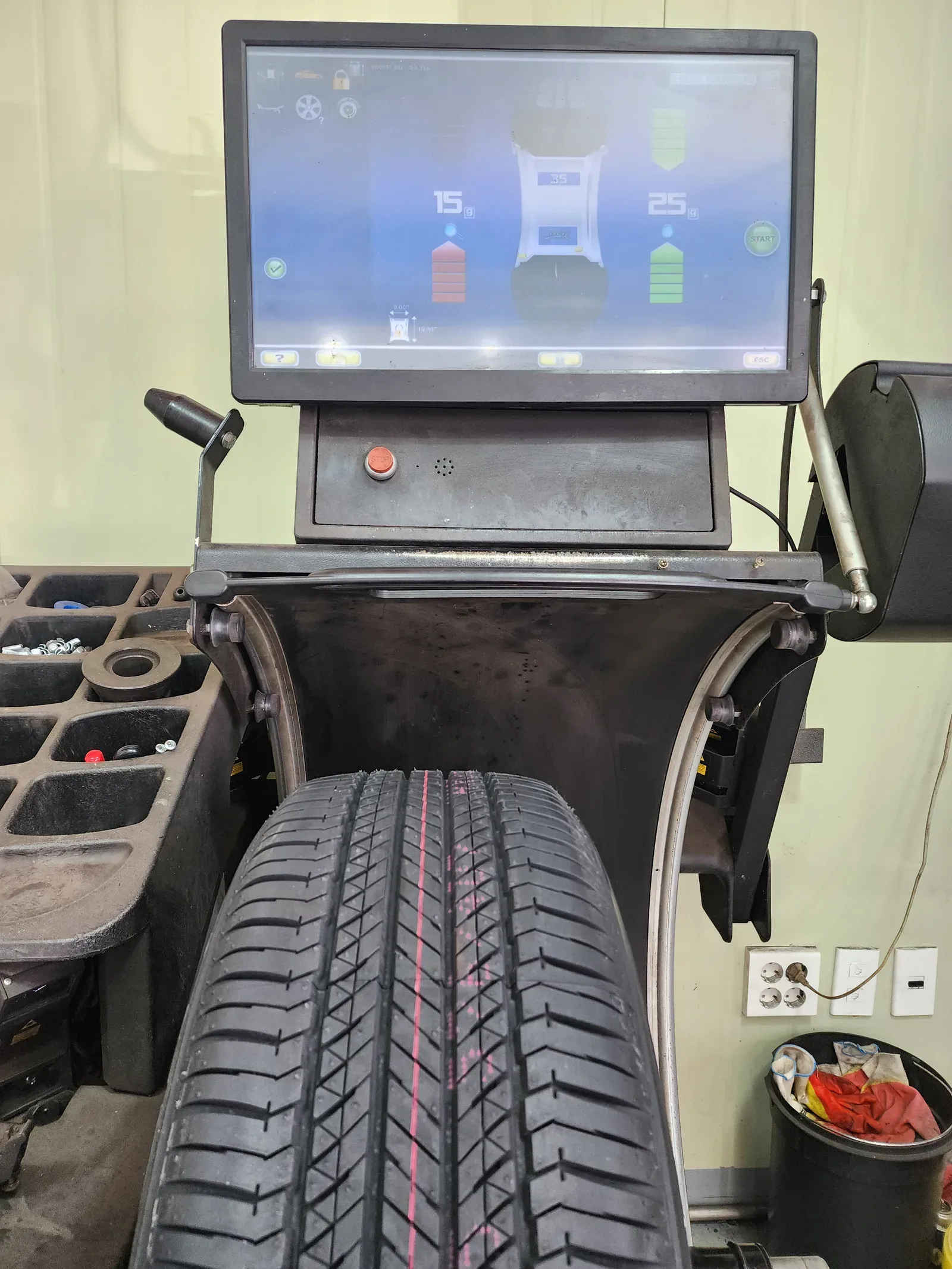 벤츠 GLC 235/55R19 밸런스 안쪽 15g 바깥쪽 25g