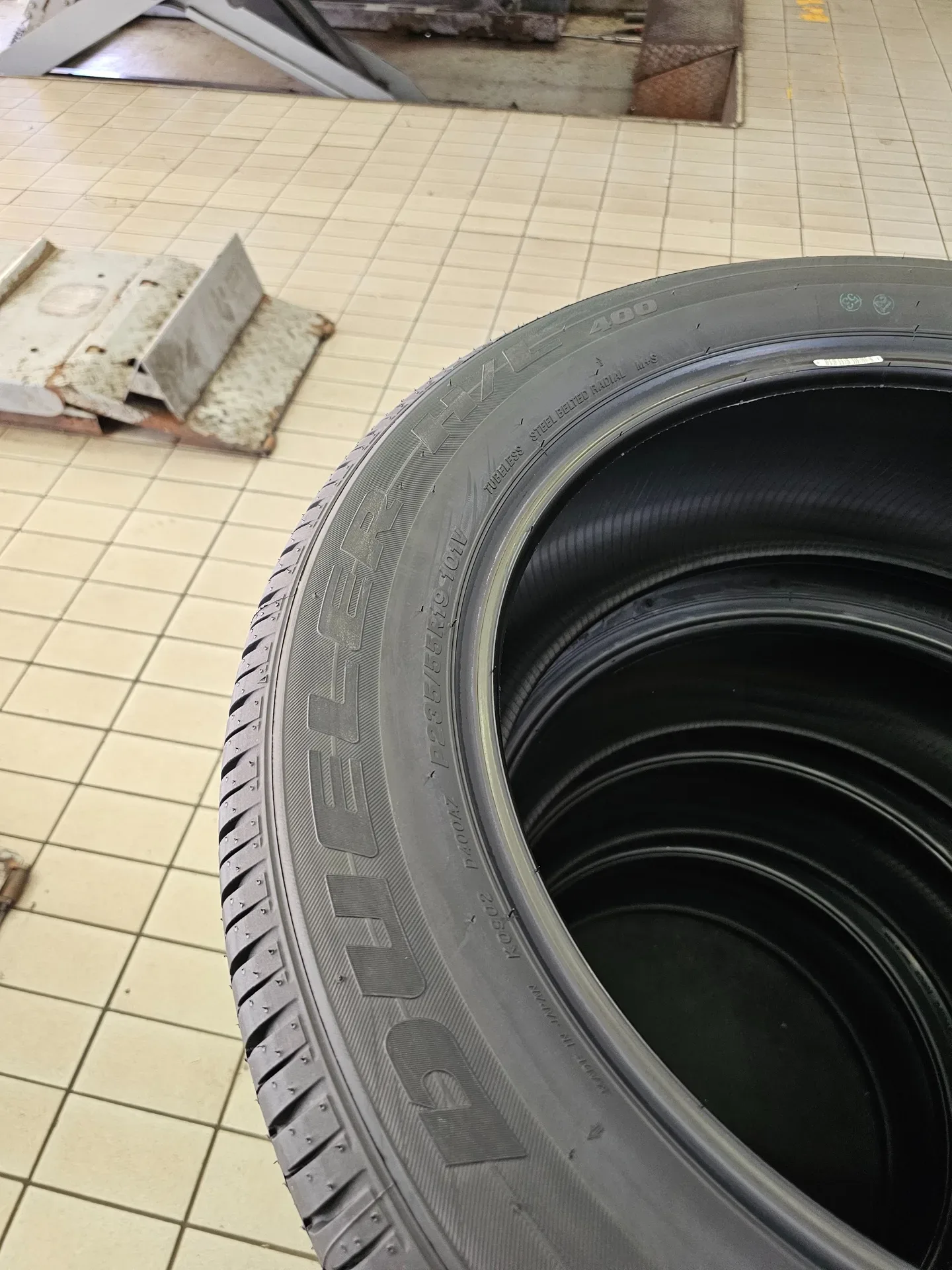 기아 카니발 235/55R19 빼낸 카니발 19인치 타이어 안쪽