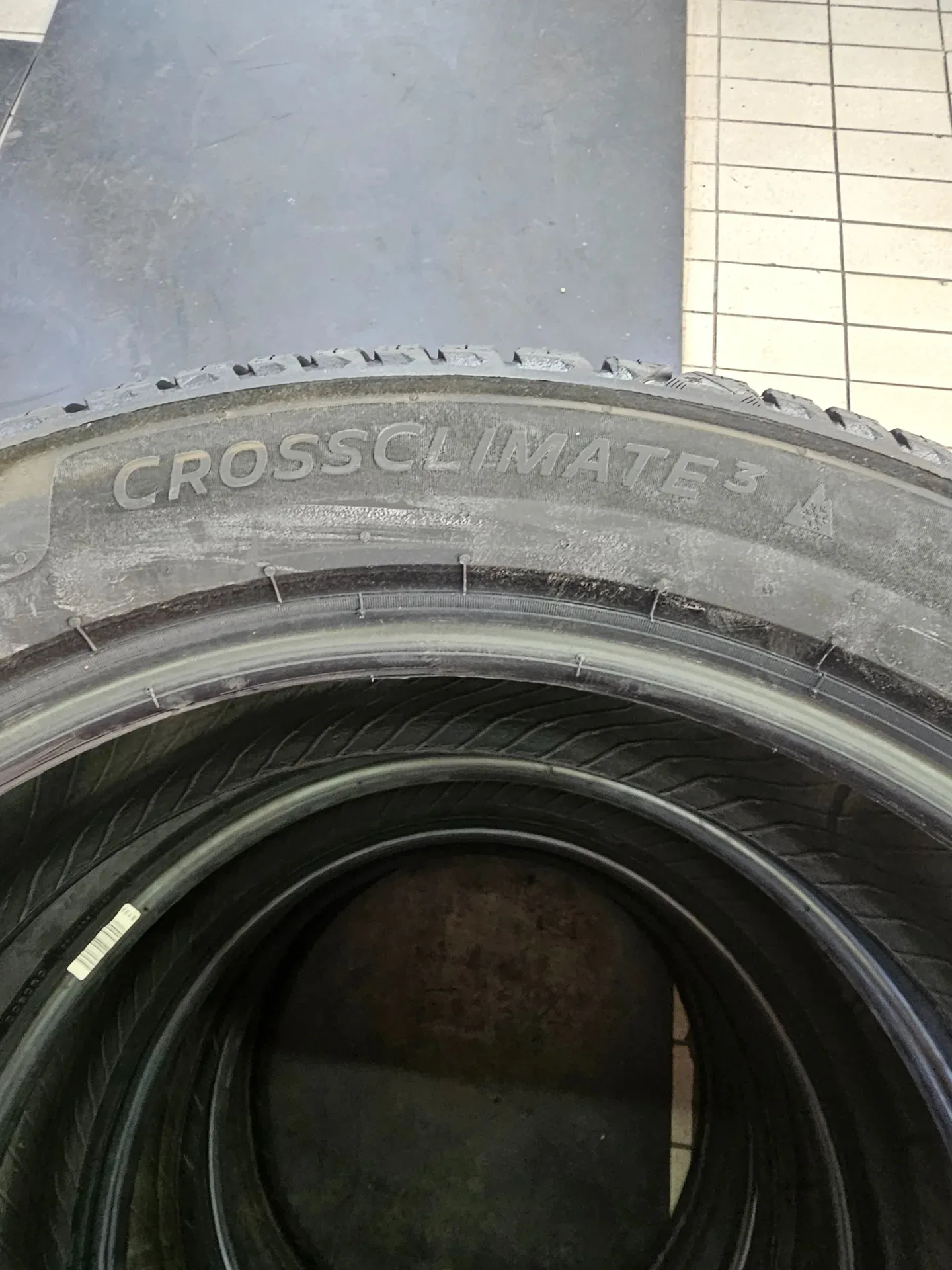 벤츠 GLK 235/50R19 · 255/45R19 크로스클라이밋 옆면 각인