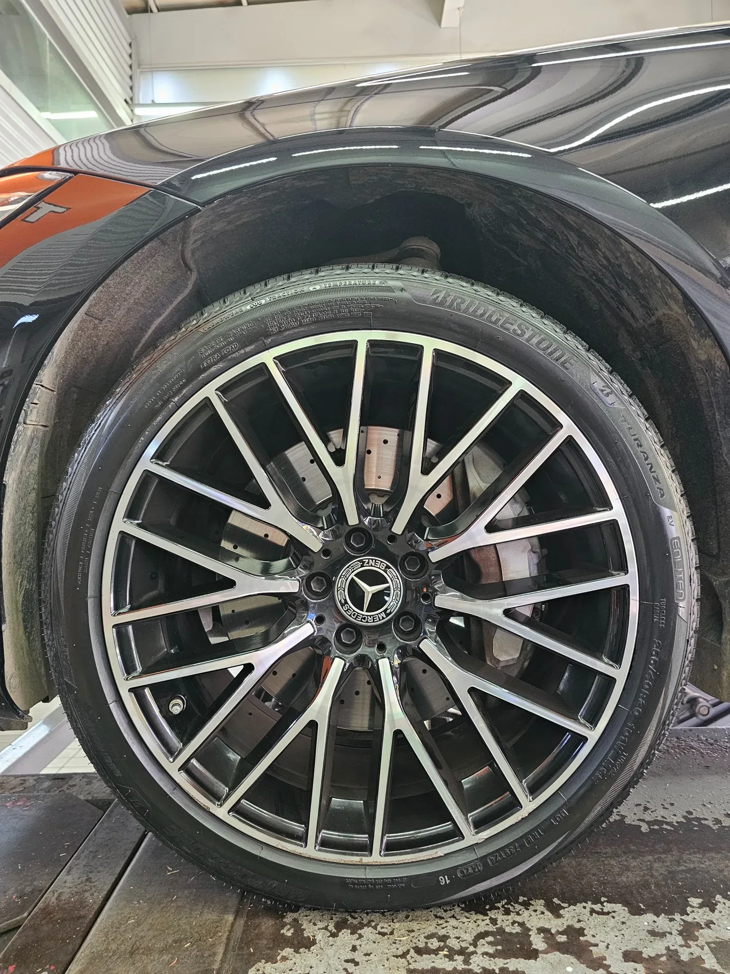 벤츠 S클래스 W223 255/40R20 장착을 마친 S클래스 앞바퀴