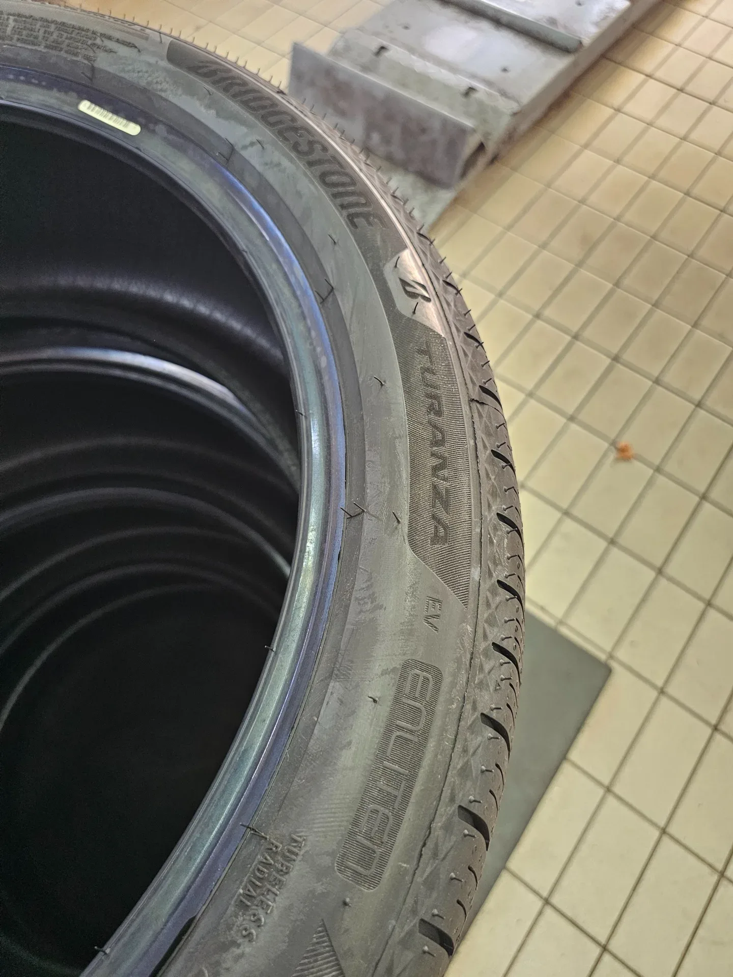 벤츠 S클래스 W223 255/40R20 투란자 EV 옆면 각인
