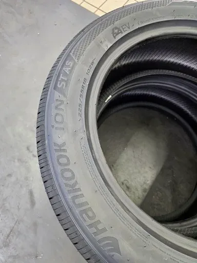 현대 아이오닉6 225/55R18 옆면에 새겨진 iON ST AS 글씨