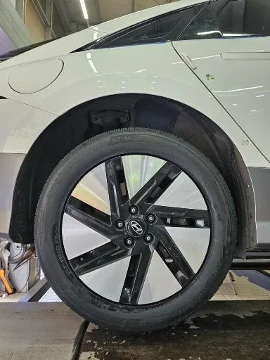 현대 아이오닉6 225/55R18 장착을 마친 아이오닉6 바퀴