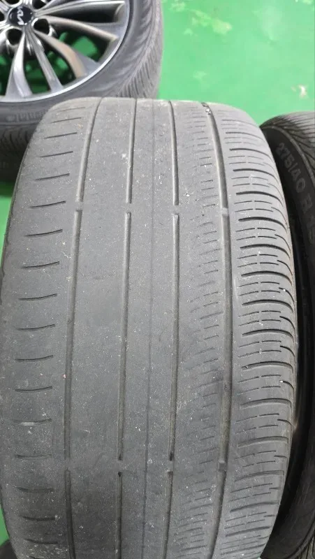 기아 K9 245/45R19 · 275/40R19 잔홈이 지워진 빼낸 타이어 접지면