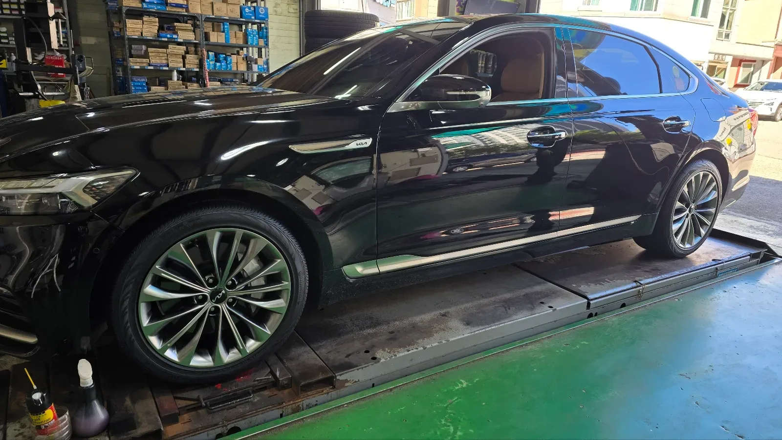기아 K9 245/45R19 · 275/40R19 교체 후 옆에서 본 K9