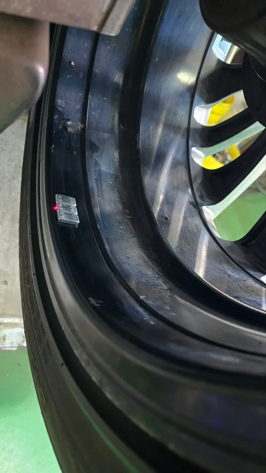 기아 K9 245/45R19 · 275/40R19 휠 테두리에 앉힌 비드