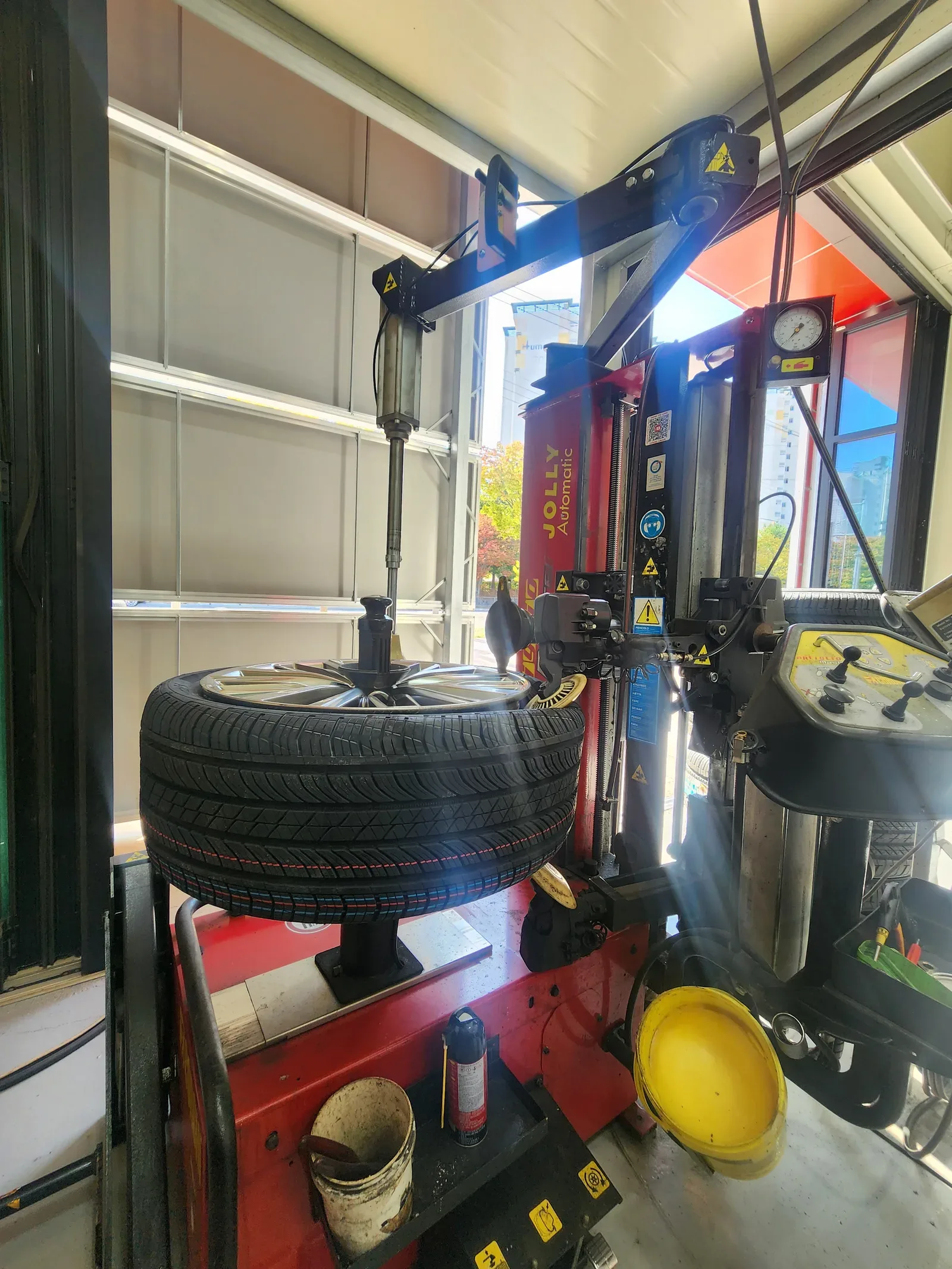 현대 그랜저 IG 245/40R19 탈착기에 건 19인치 휠