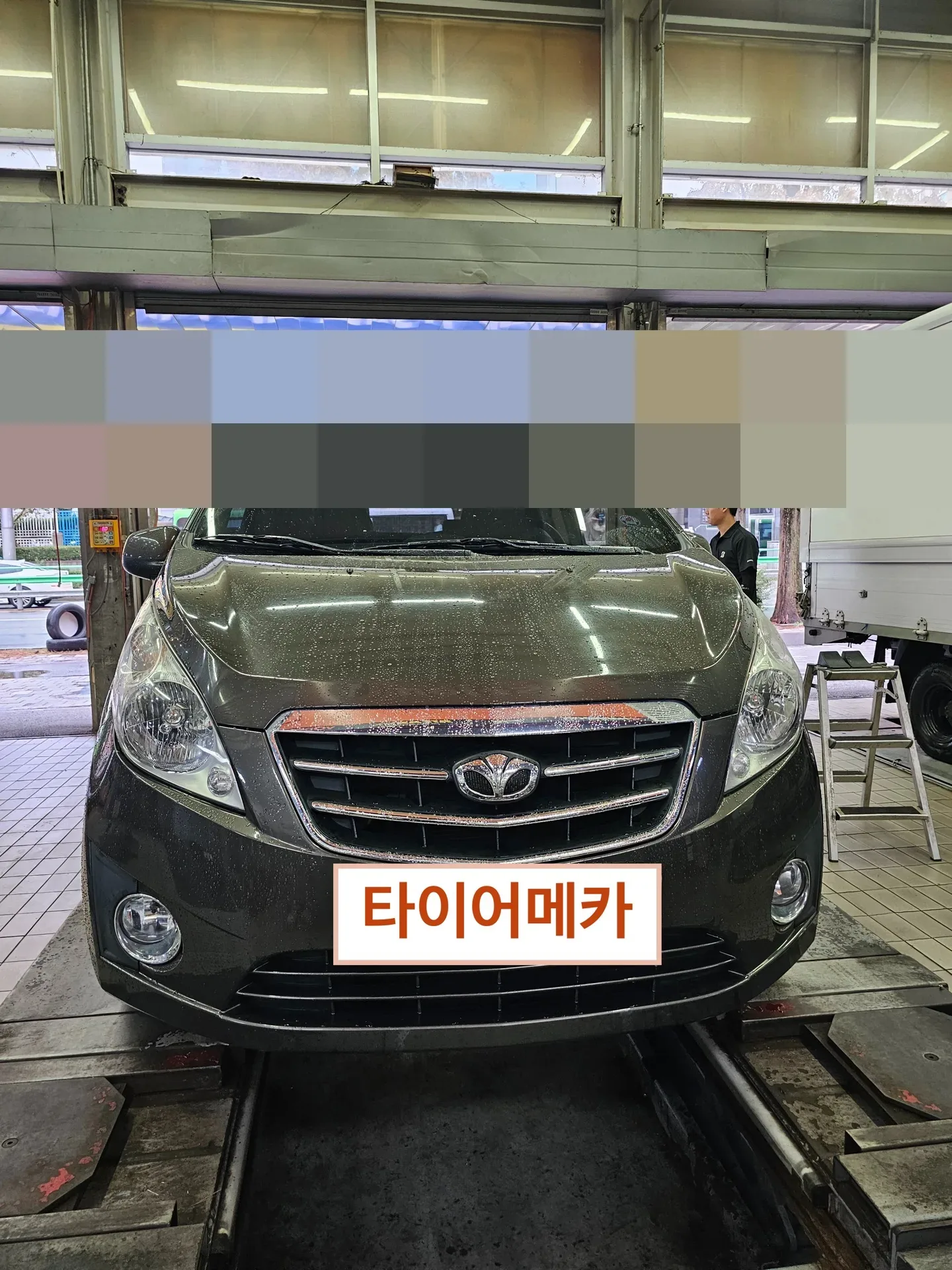 쉐보레 스파크 155/70R14 대우 엠블럼이 붙은 스파크 앞모습